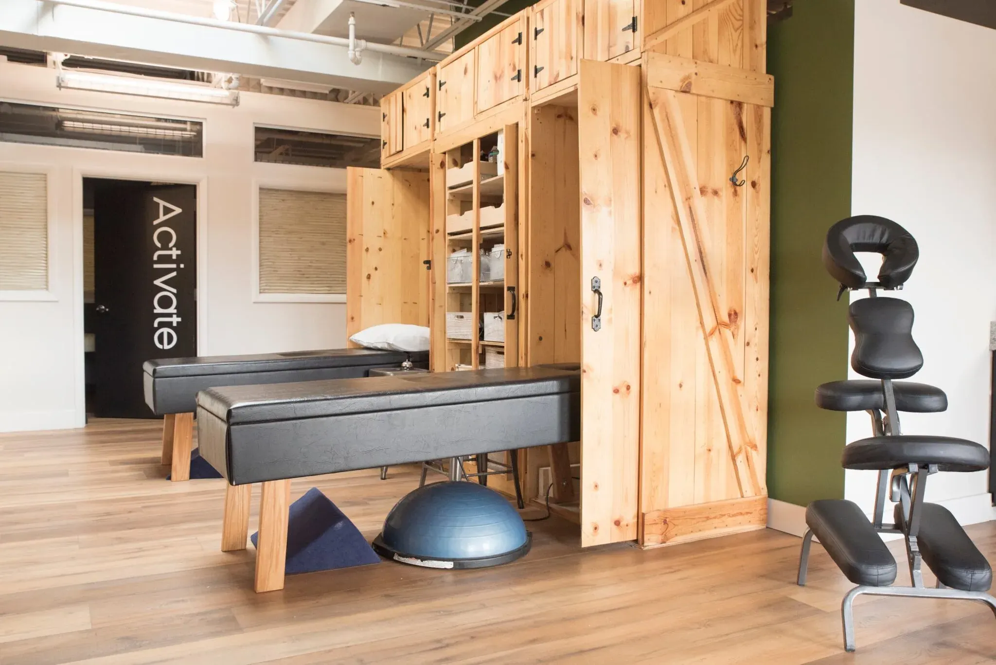 male patient undergoing dry needling therapy in Active Edge Columbus Ohio